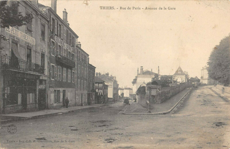 Carte postale ancienne Thiers Rue De Paris Avenue De La Gare à Ris
