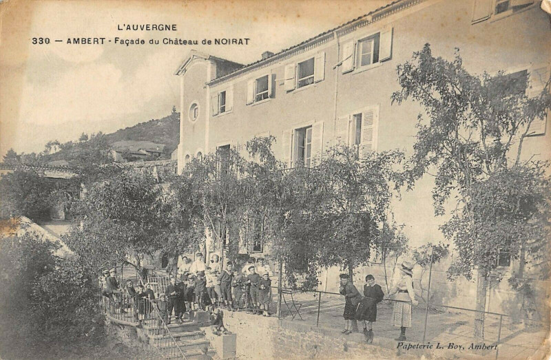 Carte postale ancienne Ambert Facade Du Chateau De Noirat à Ambert