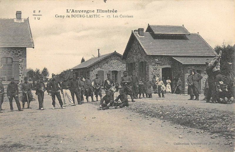 Carte postale ancienne Camp De Bourg Lastic Les Cuisines à Bourg-Lastic