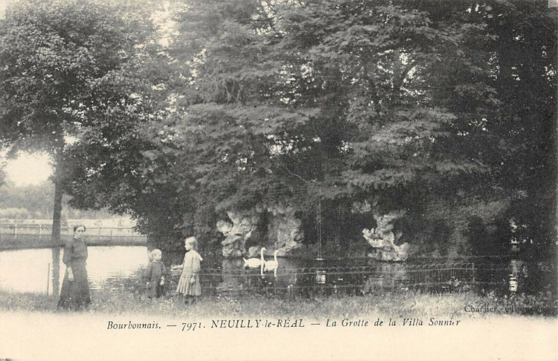 Carte postale ancienne Neuilly La Real La Grotte De La Villa Sonnier