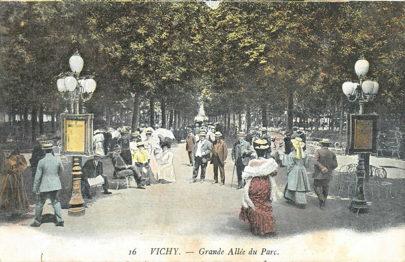 Carte postale ancienne Vichy Grande Allee Duparc à Vichy