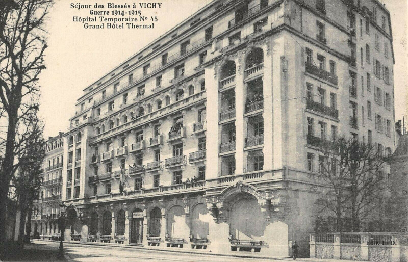 Carte postale ancienne Sejour Des Blesses A Vichy Hopital Temporaire N°45 Grand Hotel Thermal à Vichy