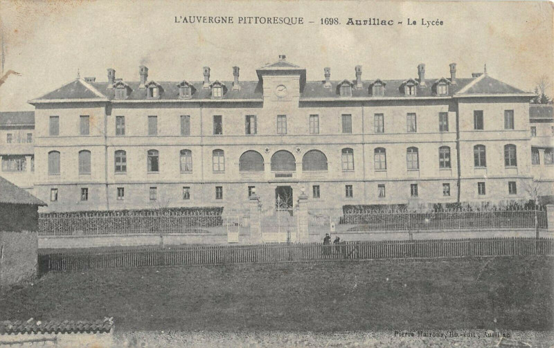 Carte postale ancienne Aurillac Le Lycee à Aurillac