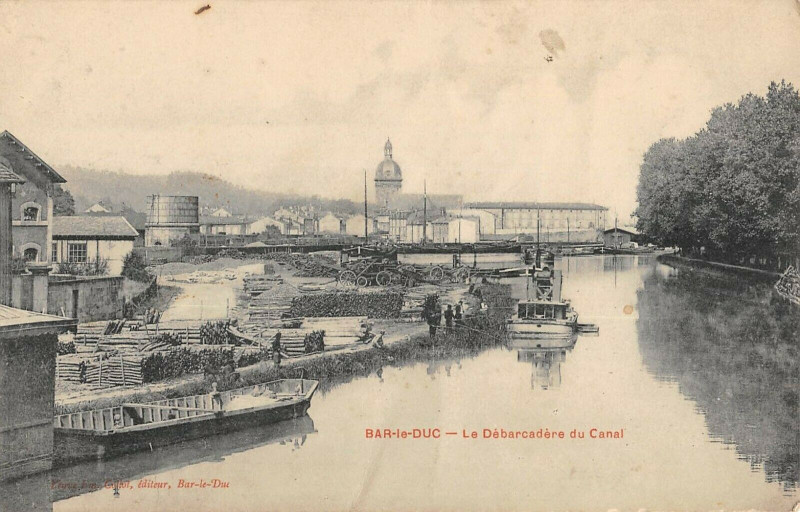 Carte postale ancienne Bar Le Duc Le Debarcadere Du Canal à Bar-le-Duc