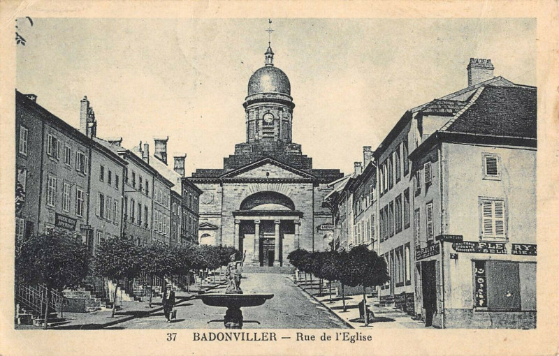 Carte postale ancienne Badonviller Rue De L'Eglise à Badonviller
