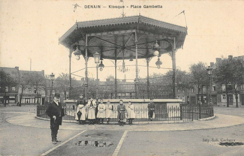 Carte postale ancienne Denain Kiosque Place Gambetta à Denain