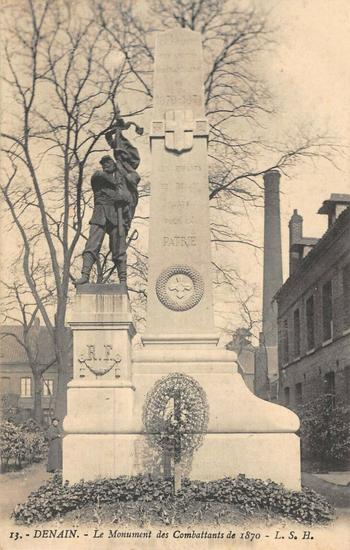 Carte postale ancienne Denain Le Monument Des Combattants à Denain