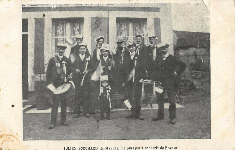 Carte postale ancienne Julien Touchard De Mauves Le Plus Petit Conscrit De France à Ri