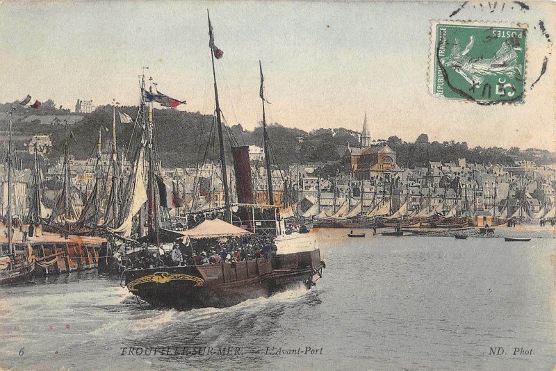 Carte postale ancienne Trouville Sur Mer L'Avant Port à Trouville-sur-Mer