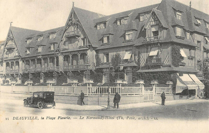 Carte postale ancienne Deauville La Plage Fleurie Le Normandy Hotel à Deauville