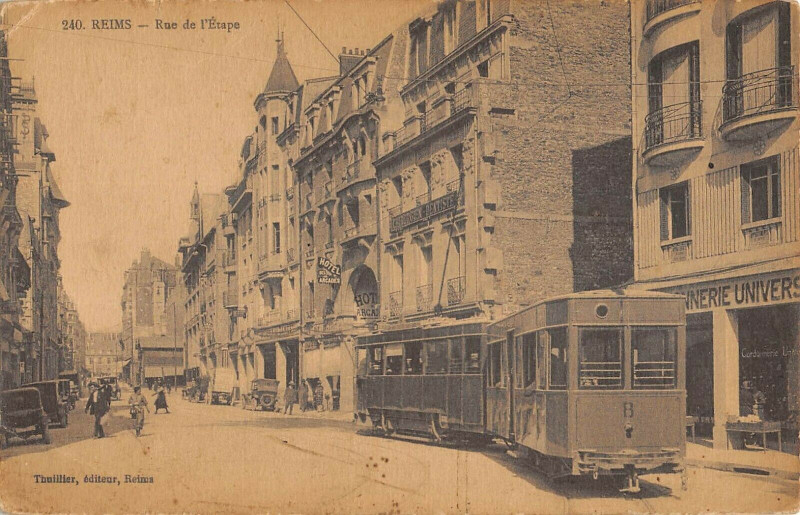 Carte postale ancienne Reims Rue De L'Etape (Tramway Beau Plan à Reims
