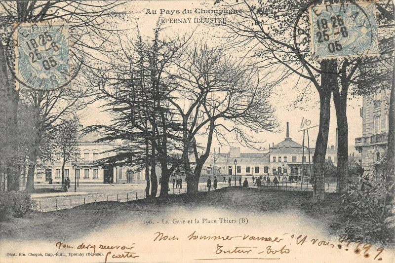 Carte postale ancienne Epernay La Gare Et La Place Thiers