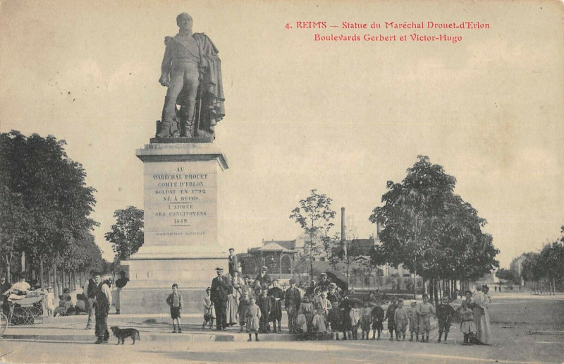 Carte postale ancienne Reims Statue Drouet Erlon Boulevards Gerbert Et Victor Hugo à Reims