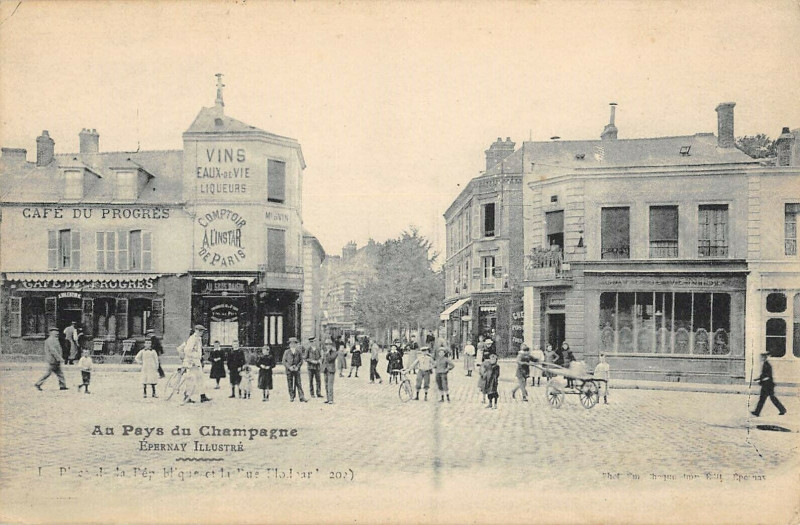 Carte postale ancienne Epernay Place De La Republique