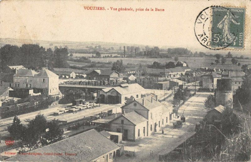 Carte postale ancienne Vouziers Vue Generale Prise De La Butte (Gare à Vouziers