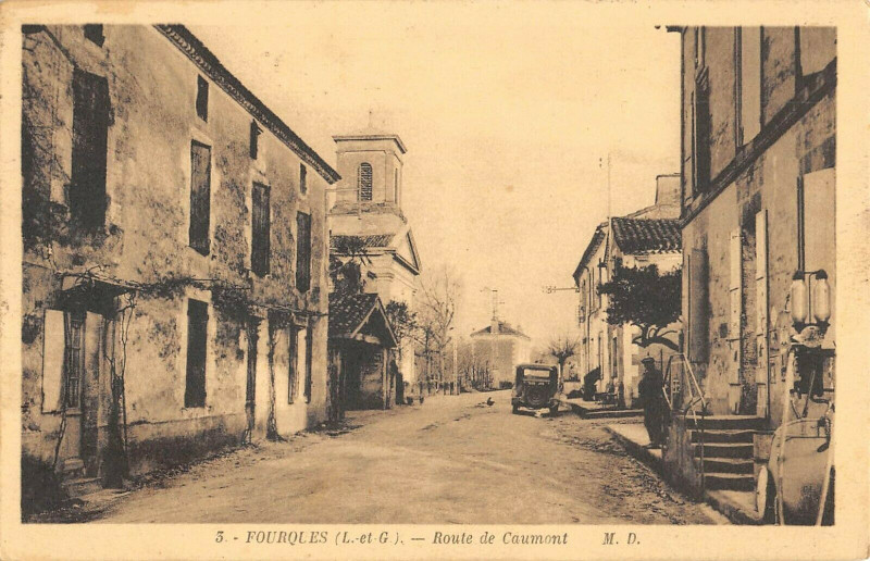 Carte postale ancienne Fourques Route De Caumont
