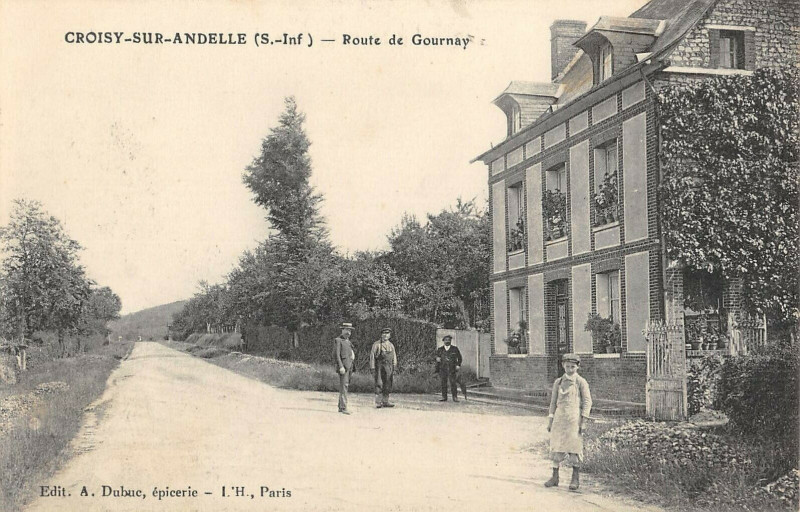 Carte postale ancienne Croisy Sur Andelle Route De Gournay à Croisy-sur-Andelle