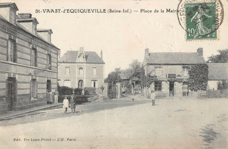 Carte postale ancienne Saint Vaast D'Equiqueville Place De La Mairie