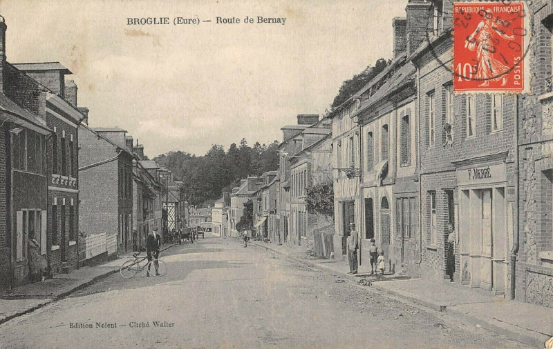 Carte postale ancienne Route de Bernay à Broglie