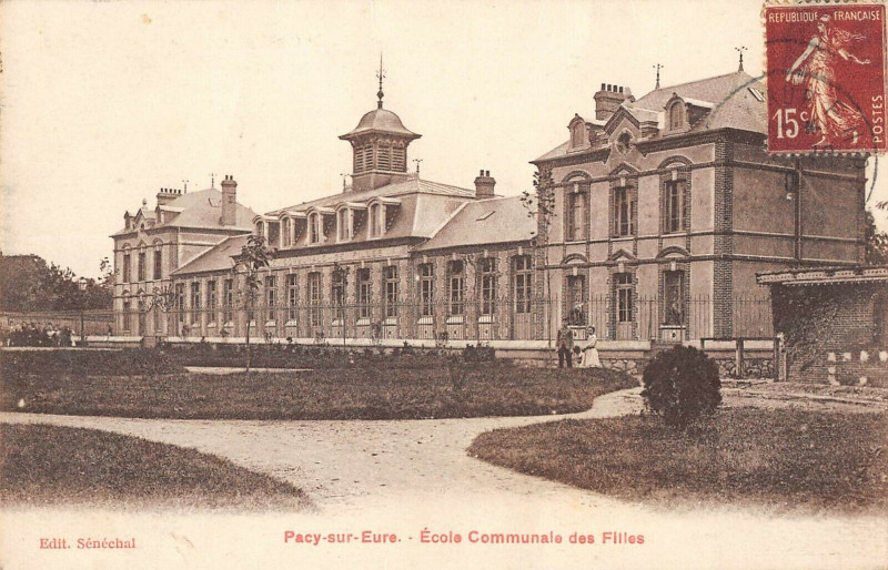 Carte postale ancienne Pacy Sur Eure Ecole Communale Des Filles à Pacy-sur-Eure