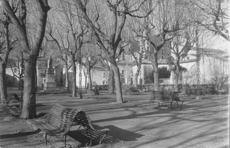 Carte postale ancienne Pouzolles Vue Partielle à Pouzolles