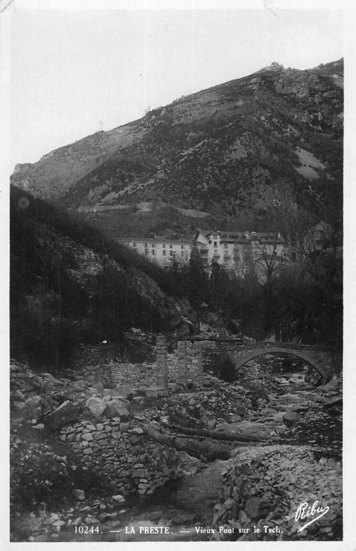 Carte postale ancienne La Preste Vieux Pont Sur Le Tech au Tech