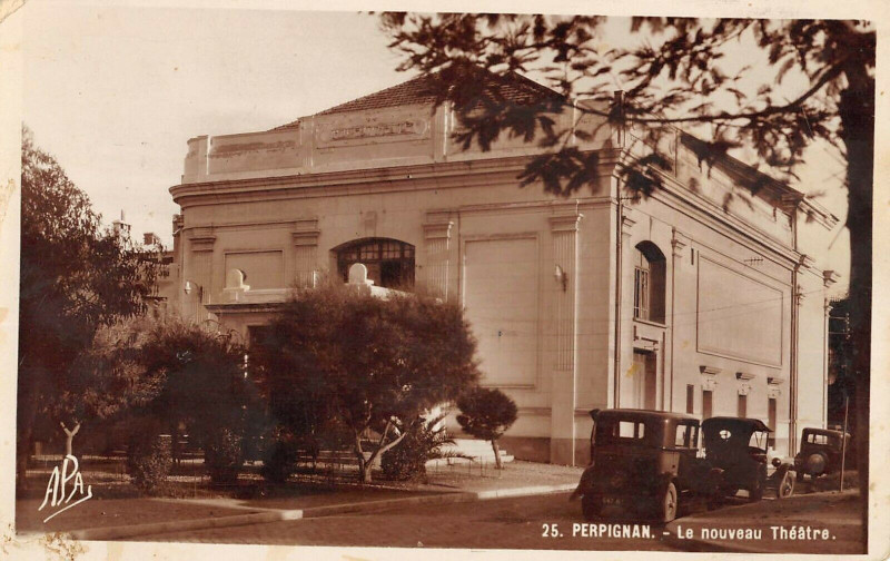 Carte postale ancienne Perpignan la theatre à Perpignan