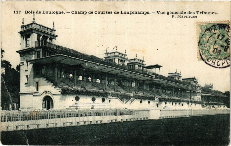 Carte postale ancienne Bois de Boulogne - Champ de Courses de Longchamps - Vue générale des Tribunes à Paris 16e