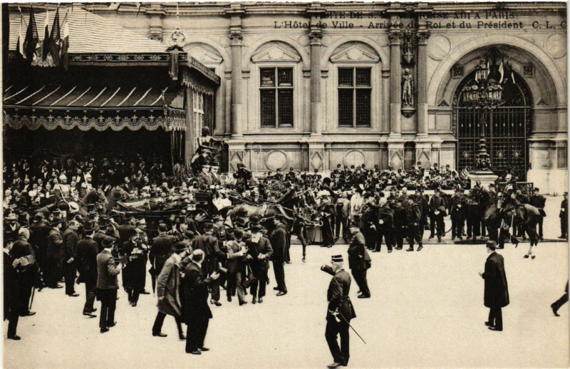 Carte postale ancienne Paris 4e Visite de S. M. Alphonse Xiii. l'Hotel de Ville, arrivée à Paris 4e