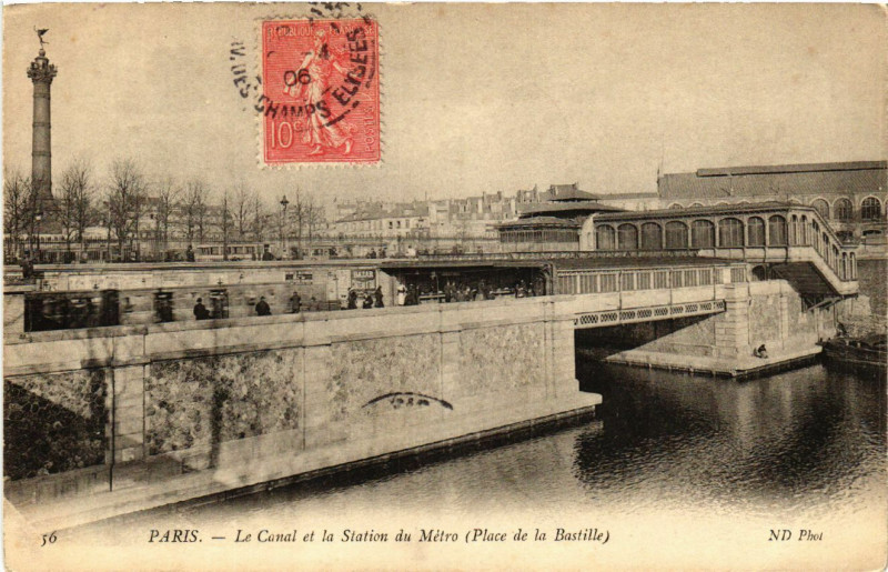 Carte postale ancienne Paris 4e Le Canal et la Station du Metro. Place de la Bastille à Paris 4e
