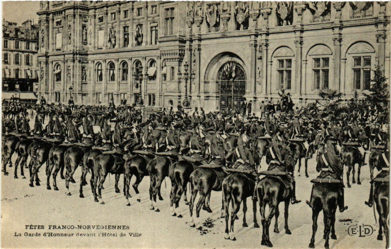 Carte postale ancienne Paris 4e Fetes Franco-Norvegiennes. Garde d'Honneur Hotel de Ville à Paris 4e