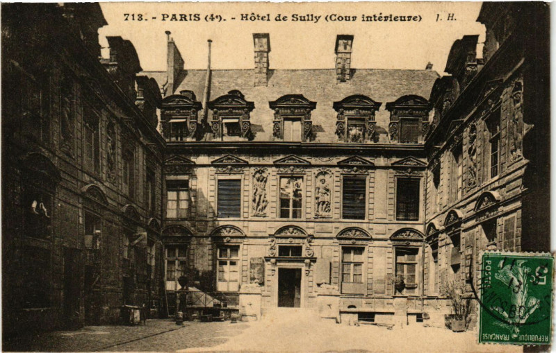 Carte postale ancienne Paris 4e hotel de Sully. cour Intérieure à Paris 4e