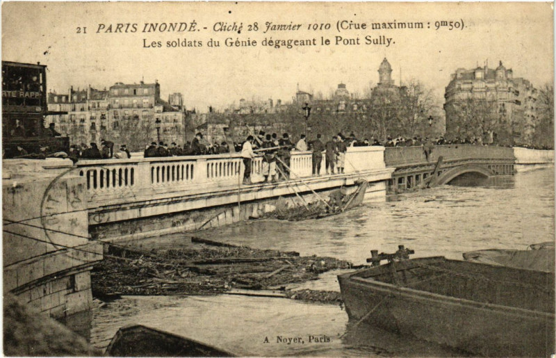 Carte postale ancienne Paris 4e Indonations 1910. Les Soldats du Genie, Pont Sully à Paris 4e