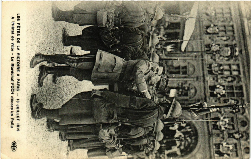 Carte postale ancienne Paris 4e Fetes de la Victoire. Marchal FOCH, Hotel de Ville à Paris 4e