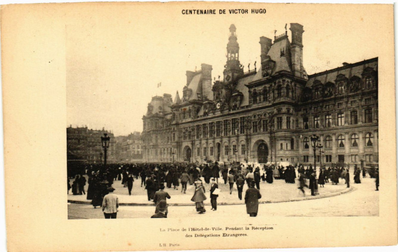 Carte postale ancienne Paris 4e Centenaire de Victor Hugo. La Place de l'Hotel de Ville à Paris 4e