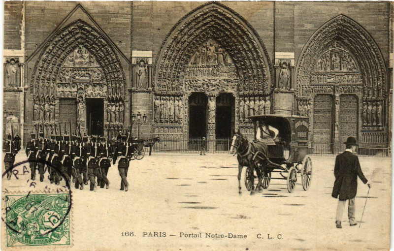 Carte postale ancienne Paris 4e Portail de N.-D. à Paris 4e