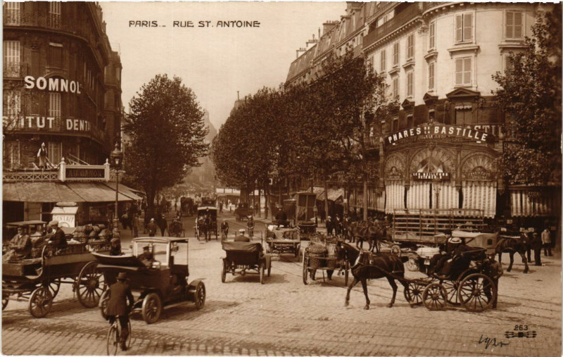 Carte postale ancienne Paris 4e Rue St. Antoine. à Paris 4e