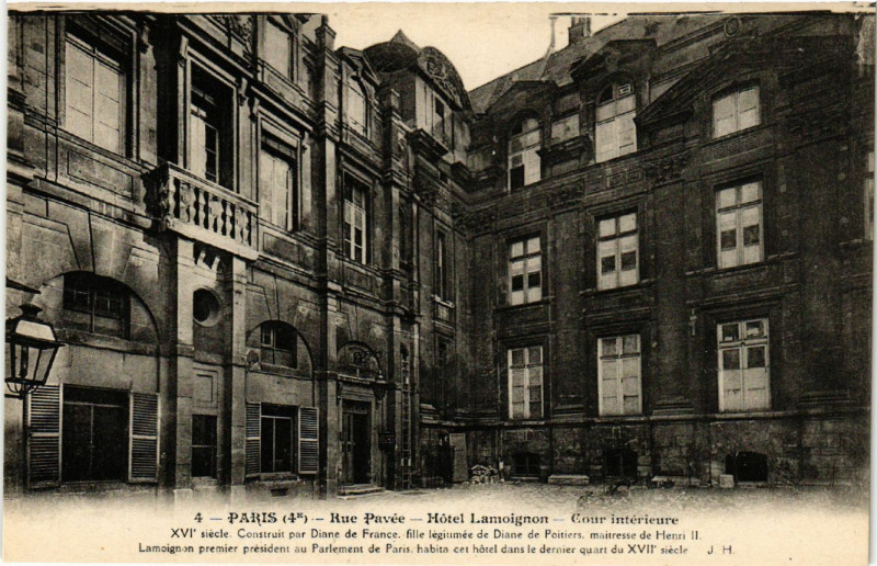 Carte postale ancienne Paris 4e rue Pavée. Hotel Lamoignon à Paris 4e
