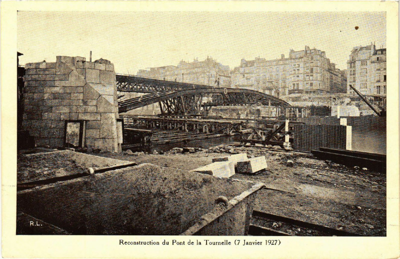Carte postale ancienne Paris 4e Reconstruction du Pont de la Tournelle à Paris 4e