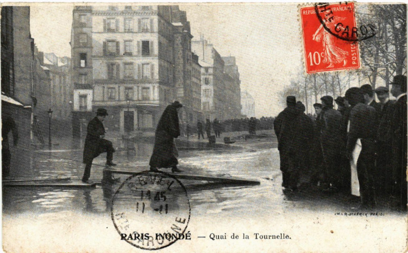 Carte postale ancienne Paris 4e Indonations 1910. Quai de la Tournelle à Paris 4e