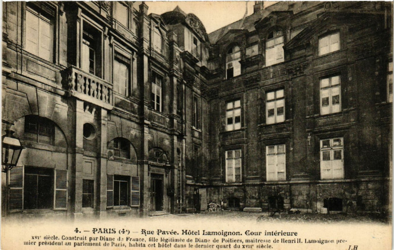 Carte postale ancienne Paris 4e rue Pavée. Hotel Lamoignon à Paris 4e