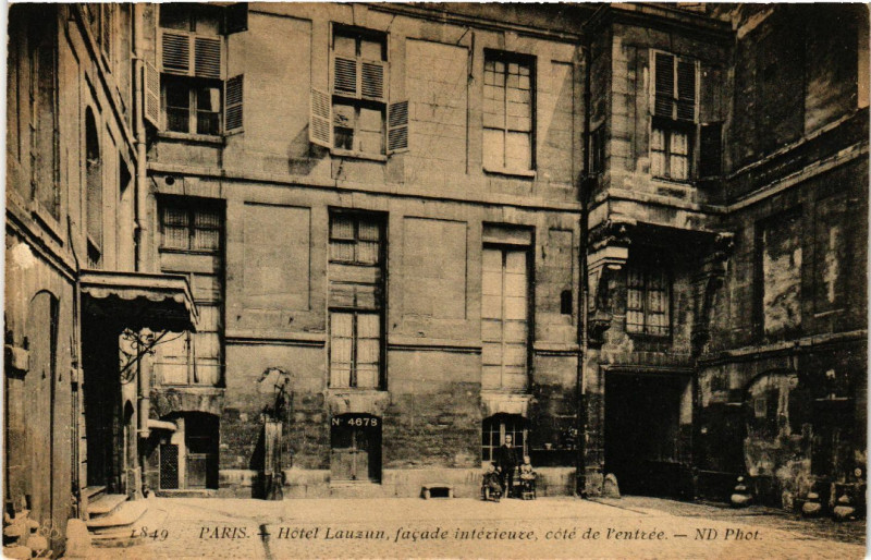 Carte postale ancienne Paris 4e Hotel Lauzun. façade Intérieure à Paris 4e