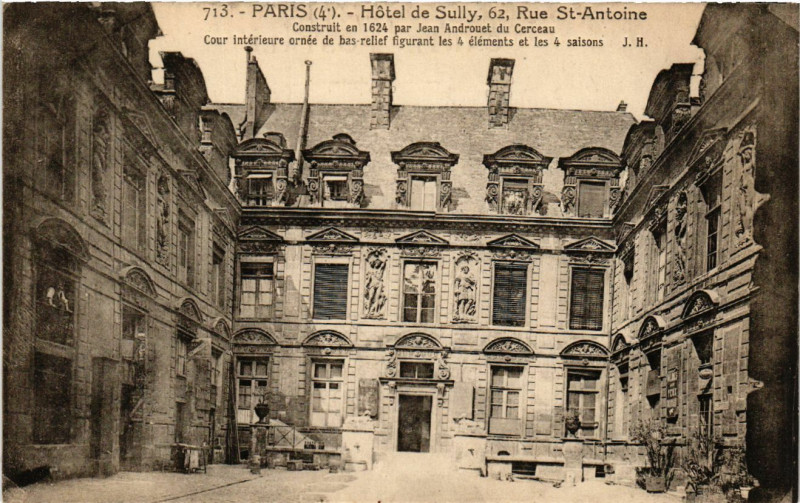 Carte postale ancienne Paris 4e Rue St. Antoine. Hotel de Sully à Paris 4e