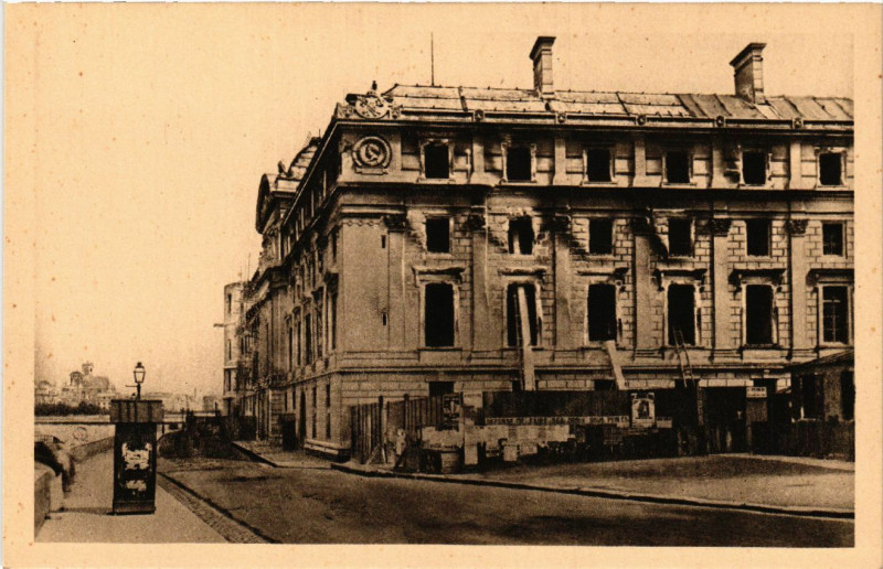 Carte postale ancienne Paris 4e La Prefecture de Police apres l'incendie mai 1871 à Paris 4e