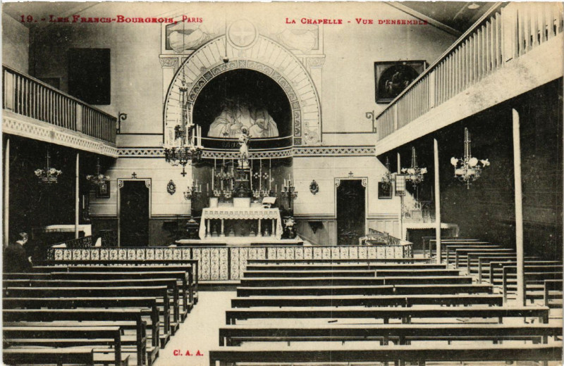 Carte postale ancienne Paris 4e Les Francs-Bourgeois. La Chapelle - vue d'ensemble à Paris 4e