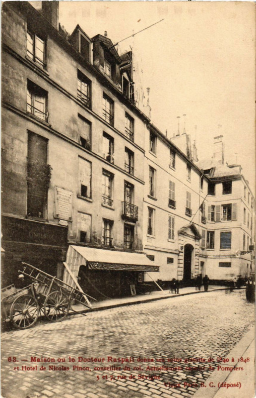 Carte postale ancienne Vieux Paris 4e rue de Sevigne. Maison, Docteur Raspail à Paris 4e