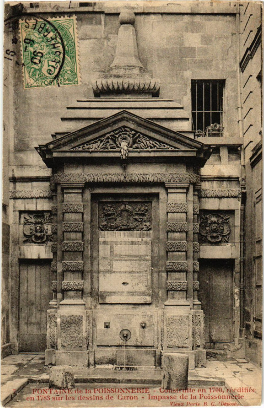 Carte postale ancienne Paris 4e Impasse de la Poissonnerie. Fontaine de la Poissonerie à Paris 4e