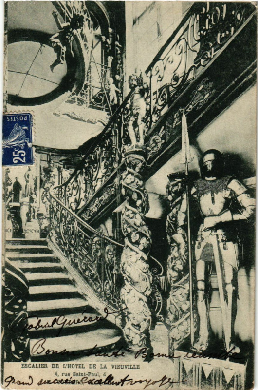 Carte postale ancienne Paris 4e rue St. Paul. Escalier de l'Hotel de la Vieuville à Paris 4e
