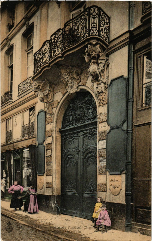 Carte postale ancienne Paris (4e) Porte de l'Hotel Chenizot. rue Saint-Louis en l'Ile à Paris 4e