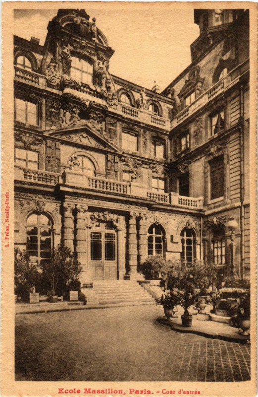 Carte postale ancienne Paris 4e Ecole Massillon. Cour d'entrée à Paris 4e